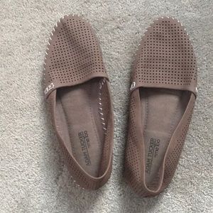 Adam Tucker by MeToo tan perforated moccasin flats